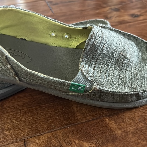 Sanuk shoes. Green. Never worn. Size 10 - Picture 4 of 6